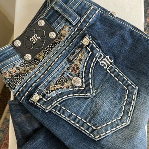 Miss Me women’s size 29 skinny, signature rise jeans.